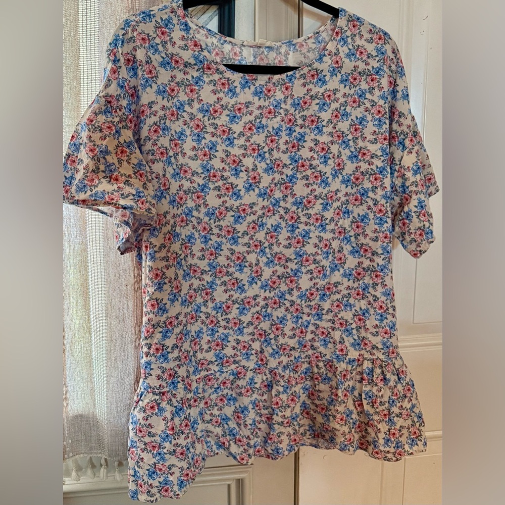 Easel med floral ruffle top, a bit oversized, blues and pinks, SO CUTE W/ JEANS!